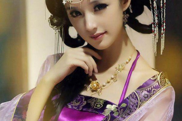 武汉东湖边，品味美食与美景的完美融合！